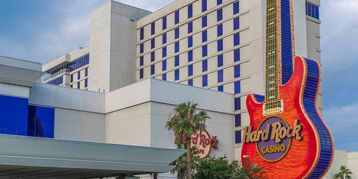 ผู้ชายฟ้อง Hard Rock Biloxi หลังเก้าอี้หักที่เครื่องสล็อต