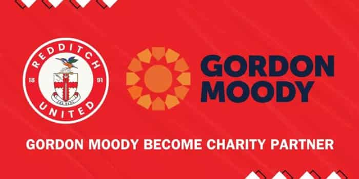 Gordon Moody เป็นพันธมิตรกิจการกุศลของ Redditch United ที่ปรากฏบนด้านหลังของเสื้อใหม่